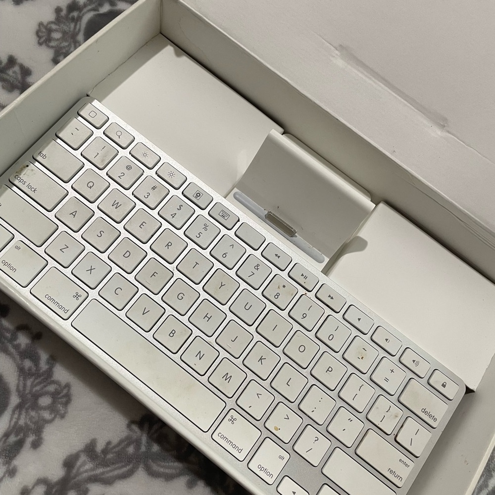 Apple White Tablet Keyboard